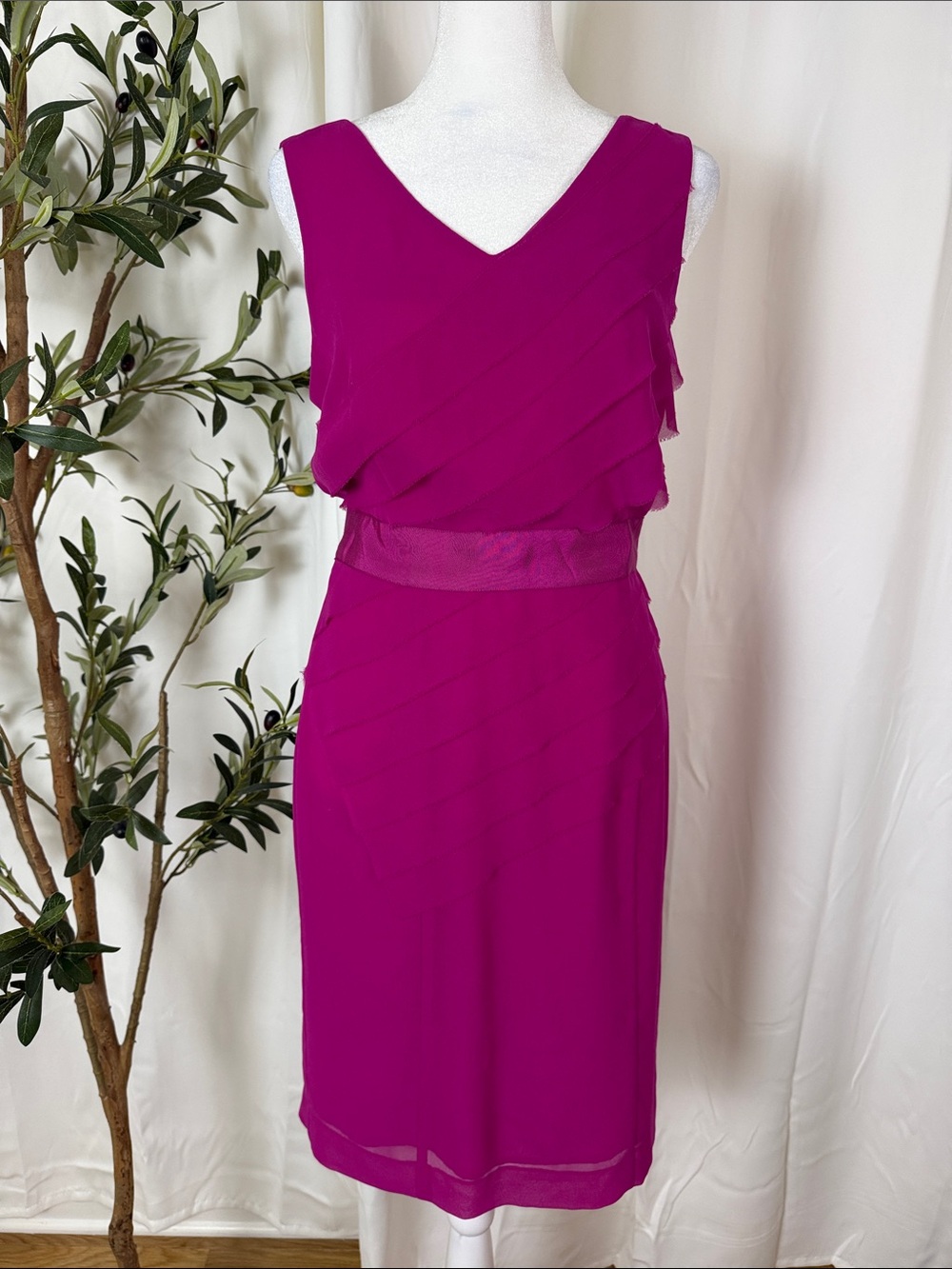 Banana Republic Sleeveless V-Neck Midi Dress in Fuchsia Sz 4 (DJ5)